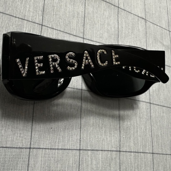 Gorgeous Versace Sunglasses Made in Italy main image 6